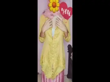 Ukhti Kebaya Pink Unjuk Bodi Mulus Waktu Live
